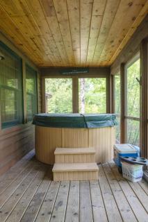 Gecko Getaway - Great cabin getaway - private hot tub - community pool - Saugatuck - 7