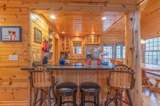Gecko Getaway - Great cabin getaway - private hot tub - community pool - Saugatuck - 4