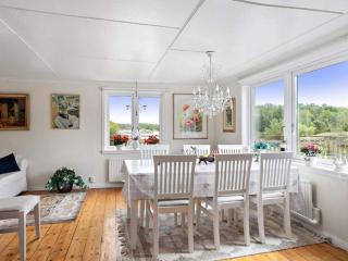 Seaside Cottage with Balcony and Grill - 2