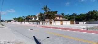 Casa no centro da praia de Mariscal perto do mercado e comércio em geral - Bombinhas - 0