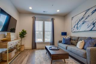 New East Nash - King Bed Short Drive to Dwntwn - Nashville - 0