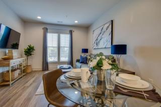 New East Nash - King Bed Short Drive to Dwntwn - 3