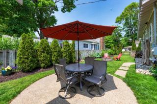 Jakers Beach House- personal bar, steps to beach - South Haven - 5