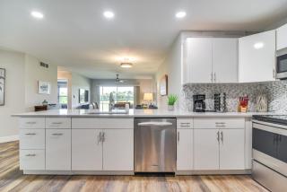 Modern Isla Del Sol Condo Walk to St Pete Beach! - 5