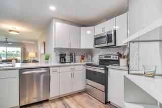 Modern Isla Del Sol Condo Walk to St Pete Beach! - 4