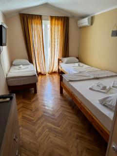 Guesthouse Vila Tamburic - Bečići - 2