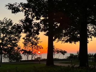 Pet friendly property with private access to Lake Michigan and beautiful sunset views - Fennville - 0