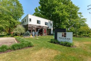 Roan & Black - Dog Friendly - Above one of the best contemporary galleries in West Michigan - Saugatuck - 0
