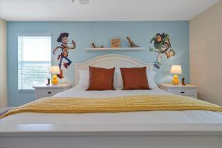 6bd Elegant Disney Retreat with Pool & Games - 3