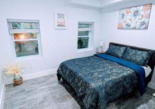 Luxurious 3 Bedroom Apt with a beautiful balcony - 8