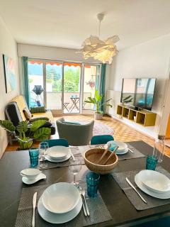 Spacious Apartment for Families and Small Groups! - 0
