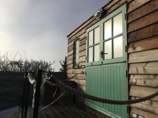 Private Shepherds hut with Castle view - Bottesford - 4