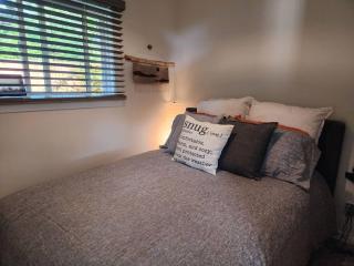 Tiny House with HOT TUB, close to golf and hiking!! - Oyster Bay - 2