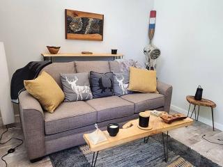 Tiny House with HOT TUB, close to golf and hiking!! - Oyster Bay - 5