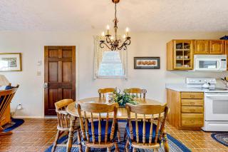 Little Red Cabin - Waynesville - 4