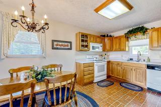 Little Red Cabin - Waynesville - 3