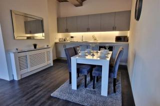 Modern 1 Bed Apartment With Secure Gated Parking - 3