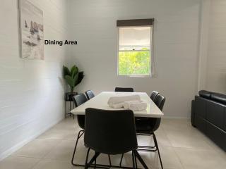 Central 4-Bedroom Haven in Townsville - Belgian Gardens - 8