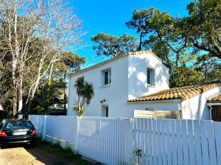 Maison de Vacances à La Tranche-sur-Mer, Proche Plage et Commerces, 3 Chambres, Terrasse et Jardin - FR-1-22-365 - 0