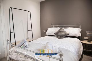 The Knutton House - Spacious Comfort by Parydise Properties - Leisure & Business Stays - Sleeps 7 - Newcastle under Lyme - 2