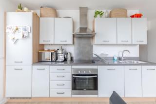 Funky 1BD High-Rise Flat wCity Views Angel! - 9