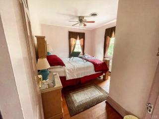Home Sweet Home Suite #3, near Liberty University, and Lynchburg Hospital, Deluxe Queen Size Bedroom - Lynchburg - 2