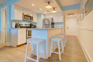 Sunbird Resort Ground Floor Gem with Ocean Views! Free Beach Chairs and Umbrella! by Dolce Vita Getaways PCB - 7