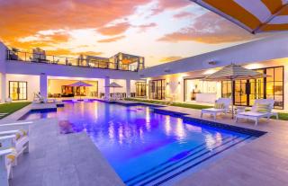 Old Town Scottsdale Luxury Villa - Heated Pool, Spa, Rooftop Deck, Sauna, Speakeasy - Scottsdale - 9