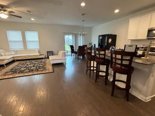 Huge Master Suite Attached Bath, Fridge, TV 20 Mins To Tesla - Manor - 4