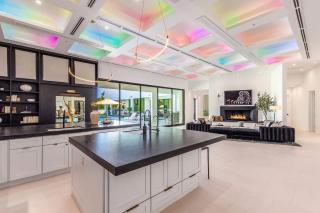 Old Town Scottsdale Luxury Villa - Heated Pool, Spa, Rooftop Deck, Sauna, Speakeasy - Scottsdale - 2
