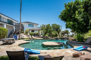 Camelback Mountain Mansion - Micro-resort, Views, Golf, Heated Pool, Game Room - Phoenix - 1