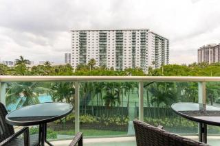 Bonito apartamento en Sunny Isles Ocean Reserve con Parking incluido - Sunny Isles Beach - 2