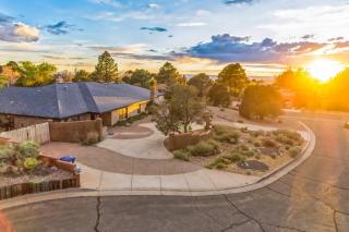 Central BBQ Haven - 4bd - Games - Outdoor Movie - 9