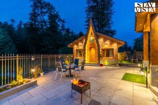 StayVista at Swiss Chalet - Tangmarg with Gazebo & Lawn - Tangmarg - 9