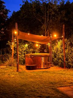 Vrijstaande 6 persoons Bungalow hottub en pizzaoven op vakantiepark - 0