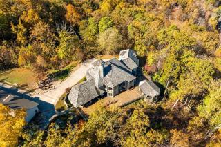 Mountain Bliss: Estate w/ Views~FirePit~Hot Tub~Gburg 5min~3 Pools - Gatlinburg - 8