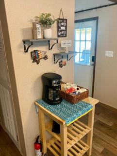 Private Cozy Hideaway with Deck Escape Austin 35mi - 3