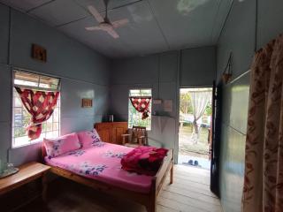 Safi Home Stay - Mawlynnong - 1