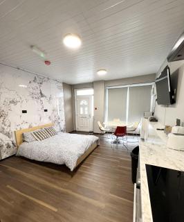 OYO Welsh Holiday Accommodation - Modern Stay - Pembroke Dock - 0
