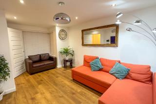 4 Bed complete Home in Edinburgh Near Airport - 8