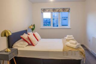 4 Bed complete Home in Edinburgh Near Airport - 4