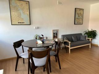1BR Apartment - Walk to City (1 Queen Bed) - Hobart - 3