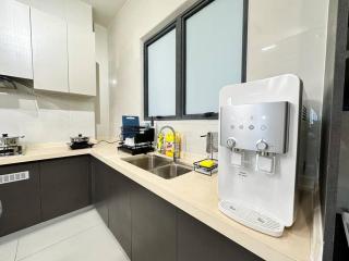 Seaview Sunset 3BR Suite InsStyle DangaBay NearCIQ - Johor Bahru - 4