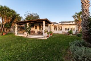 Paradiso Vintage Villa: Traditional 1944 Gem - Amanioú - 4