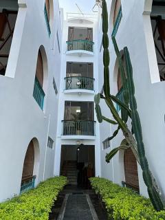 Apartment with sea view in Blue Bay, 125 m², near beach - 4