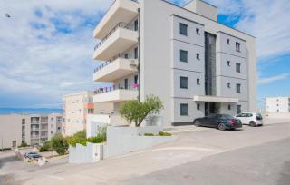 Lovely Apartment In Makarska With House Sea View - Makarska - 3
