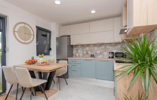 2 Bedroom Cozy Apartment In Makarska - 1