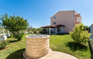 2 Bedroom Amazing Apartment In Benkovac - Benkovac - 1