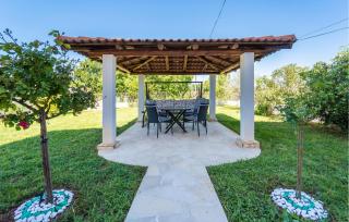 2 Bedroom Amazing Apartment In Benkovac - Benkovac - 8