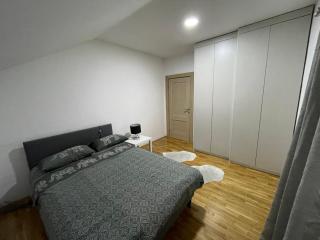 Casa Mia Apartments - Modern - Comfortable Stays 5 Min from Airport - Transport Possible - 5